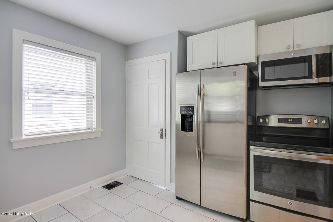 212 Ridgeway Avenue Louisville, KY 40207 - Photo 16 of 35 Kitchen