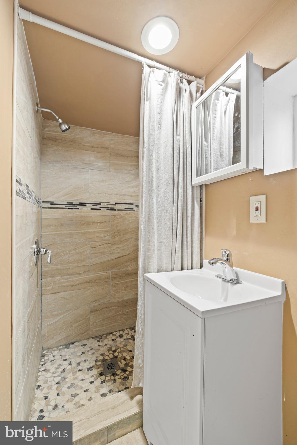 3214 Berkshire Road Baltimore, MD 21214 - Photo 30 of 33 beautiful tile shower