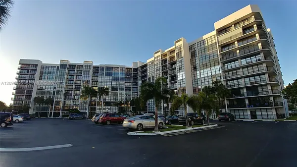 $2,350 | 800 Parkview Drive, Unit 825, Hallandale Beach, FL 33009