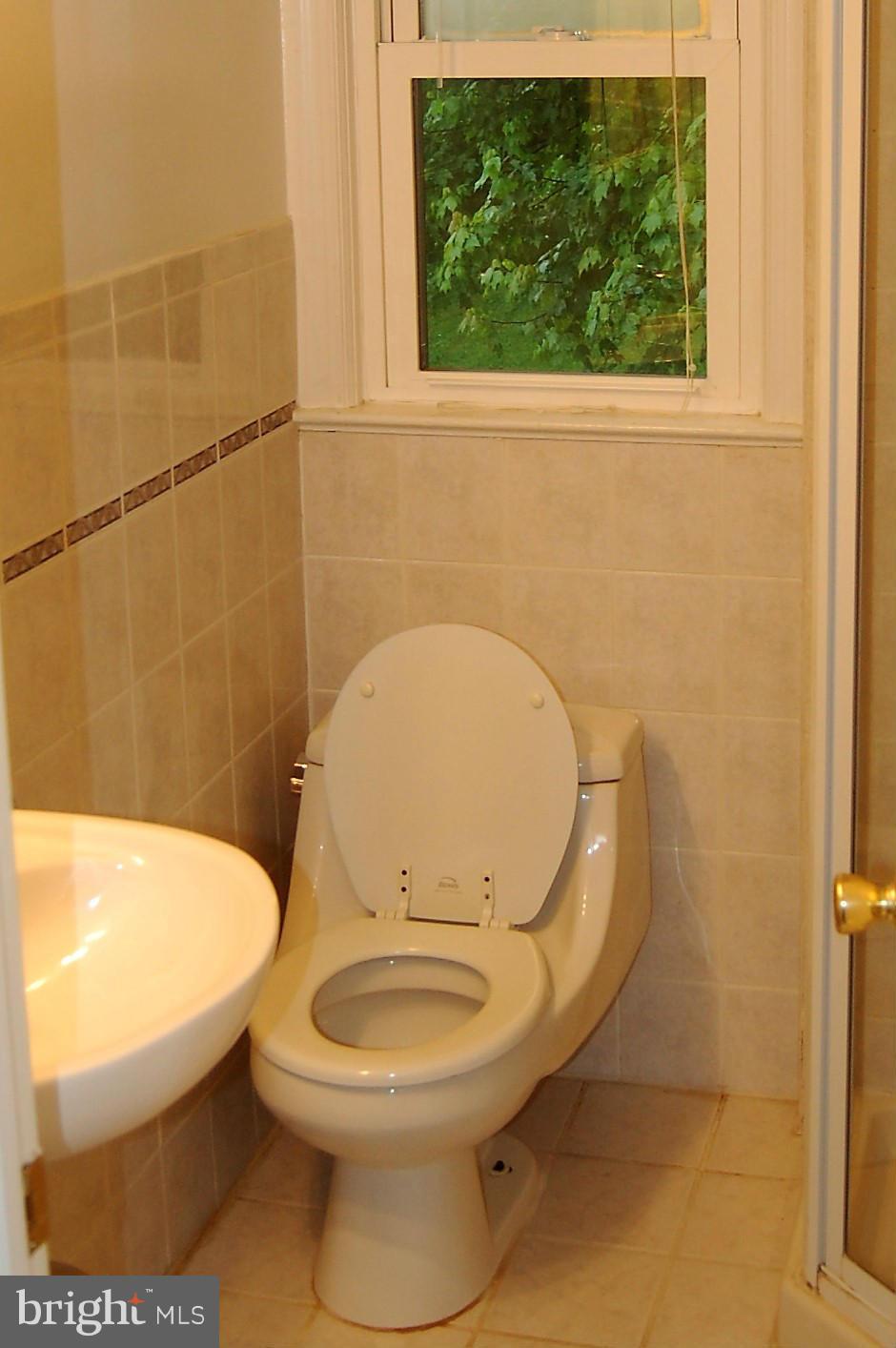 718 Tanley Road Silver Spring, MD 20904 - Photo 8 of 23 Bath 2d Floor