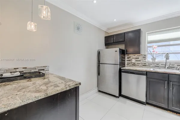 $2,400 | 618 Euclid Avenue, Unit 204, Miami Beach, FL 33139