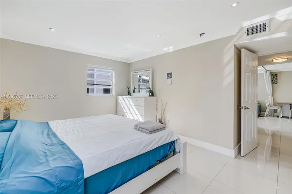 $2,400 | 618 Euclid Avenue, Unit 204, Miami Beach, FL 33139
