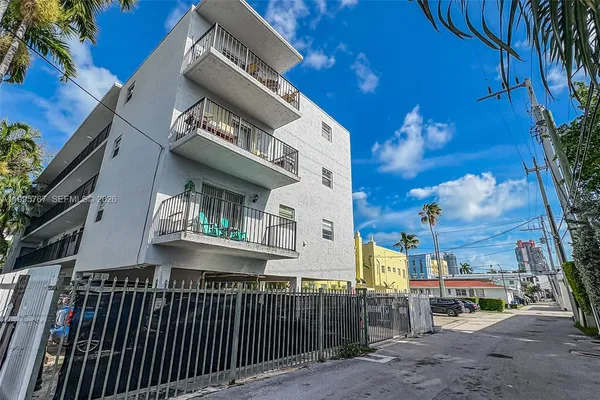 $2,400 | 618 Euclid Avenue, Unit 204, Miami Beach, FL 33139