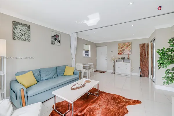 $2,400 | 618 Euclid Avenue, Unit 204, Miami Beach, FL 33139