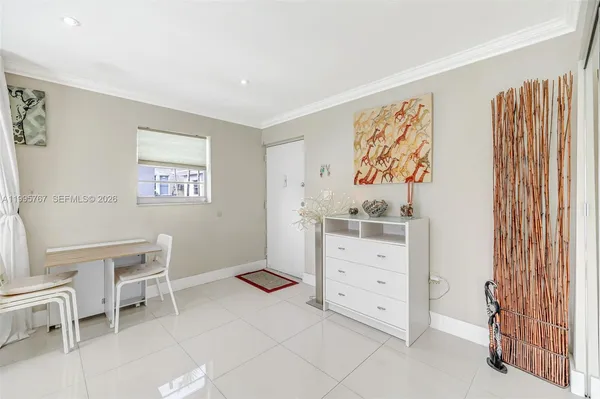 $2,400 | 618 Euclid Avenue, Unit 204, Miami Beach, FL 33139