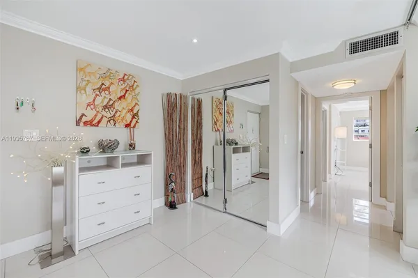 $2,400 | 618 Euclid Avenue, Unit 204, Miami Beach, FL 33139