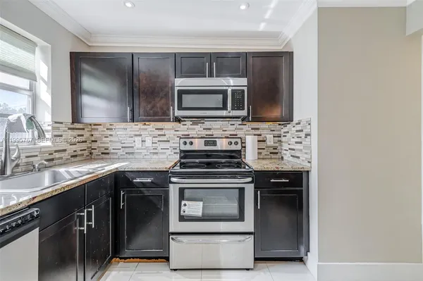 $2,400 | 618 Euclid Avenue, Unit 204, Miami Beach, FL 33139