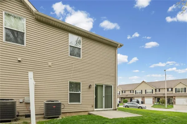$279,900 | 3856 Northwest 94th Street, Kansas City, MO 64154