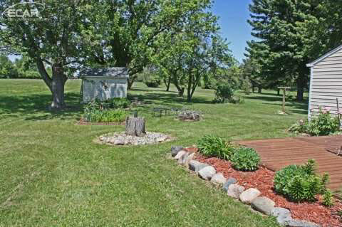 6242 Miller Road Swartz Creek, MI 48473 - Photo 16 of 17 20439987-15.JPG