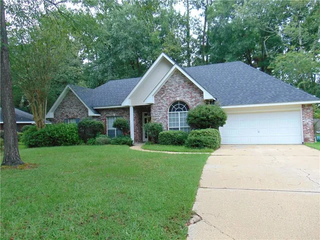 $2,650 | 218 Longfellow Lane, Mandeville, LA 70448