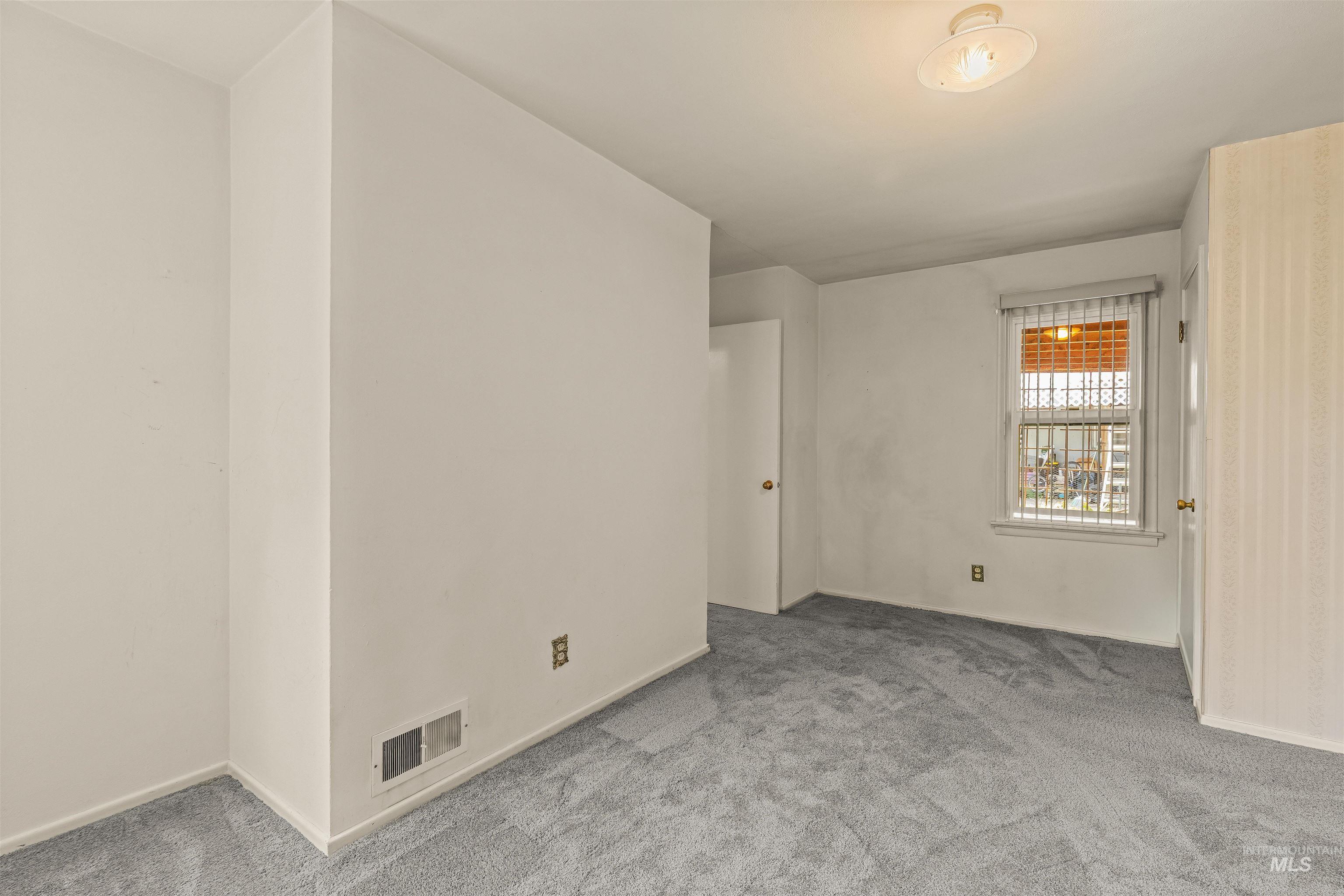 1663 9th Avenue Lewiston, ID 83501 - Photo 26 of 36 Room featuring plush grey carpeting, white walls, and a window with blinds