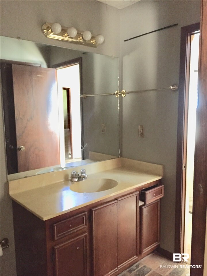 1000 McNeil Avenue Mobile, AL 36609 - Photo 11 of 18