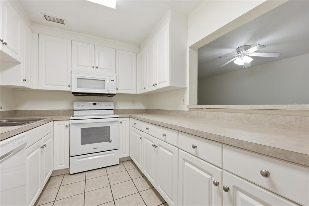 501 Southwest 75th Street, Unit F11 Gainesville, FL 32607 - Photo 9 of 23