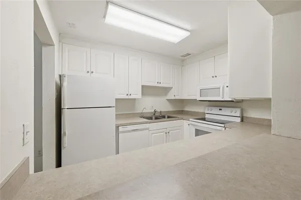 $169,900 | 501 Southwest 75th Street, Unit F11, Gainesville, FL 32607