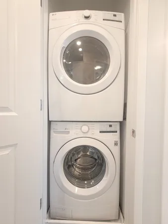 a close up view of a washer and dryer