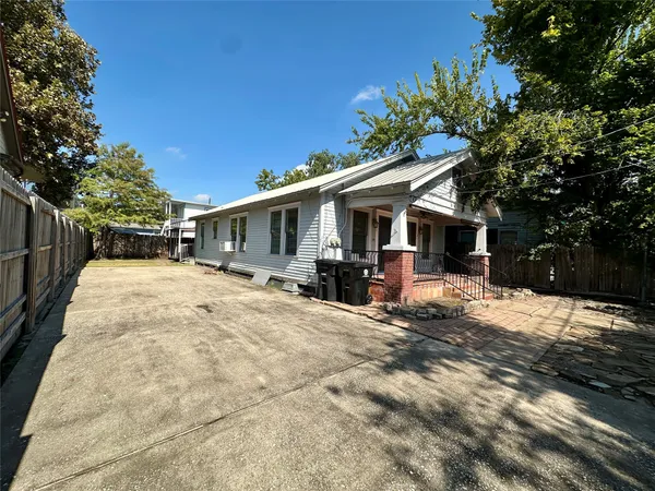 $1,225 | 405 James, Unit 2, Houston, TX 77009