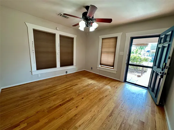 $1,225 | 405 James, Unit 2, Houston, TX 77009