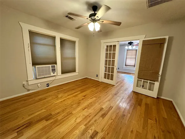 $1,225 | 405 James, Unit 2, Houston, TX 77009