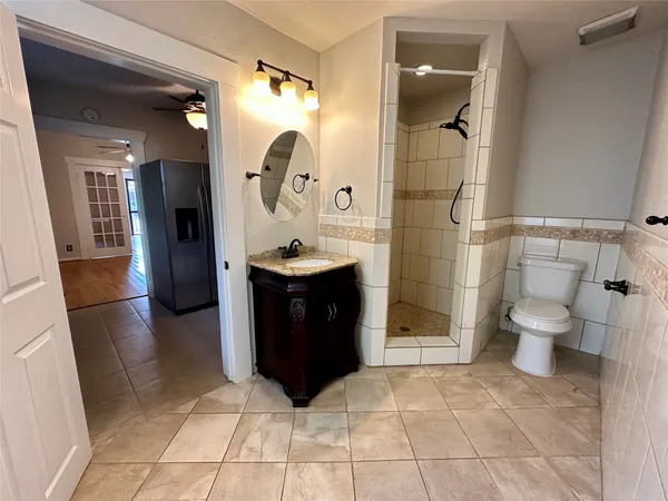 $1,225 | 405 James, Unit 2, Houston, TX 77009