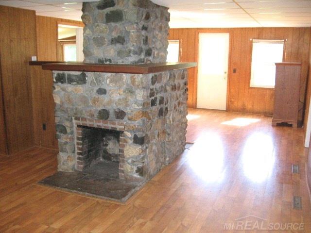 6625 Lakeshore Road Lexington, MI 48450 - Photo 7 of 27 31254437-6.JPG