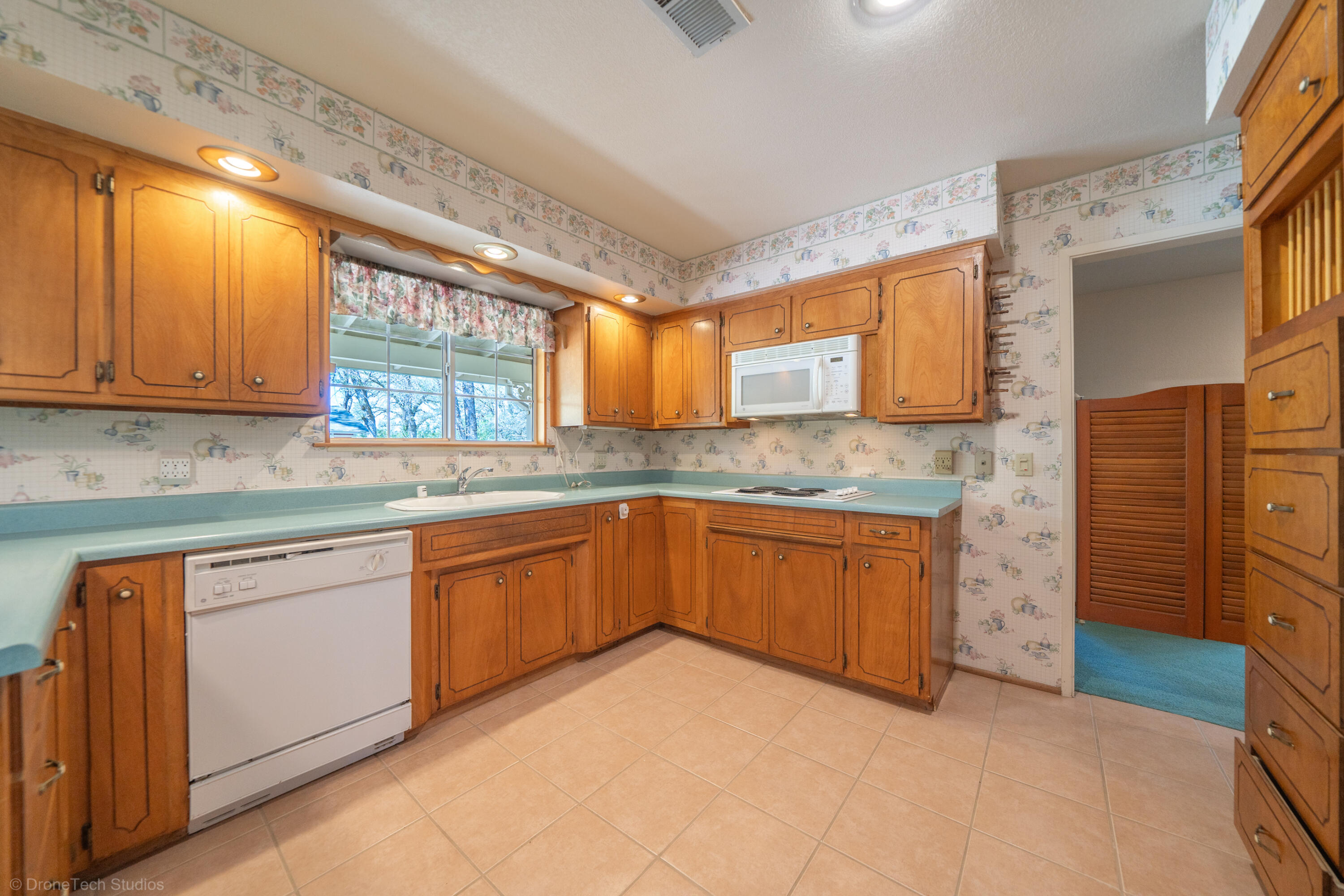 10372 Deschutes Road Palo Cedro, CA 96073 - Photo 17 of 67 10372 Deschutes Rd-21
