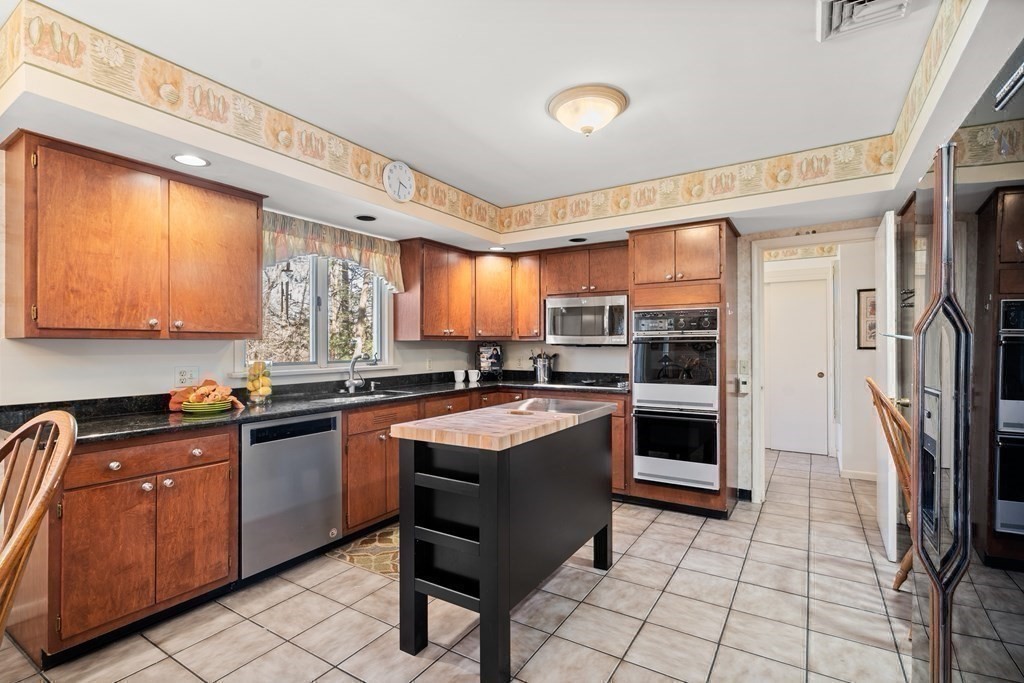 50 Oak Hill Road Worcester, MA 01609 - Photo 11 of 32 Gallery Image 11