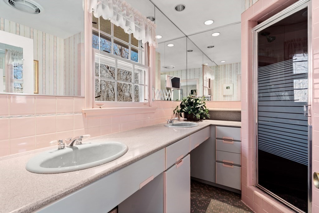 50 Oak Hill Road Worcester, MA 01609 - Photo 17 of 32 Gallery Image 17