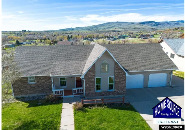 $585,000 | 824 Vance Drive, Lander, WY 82520