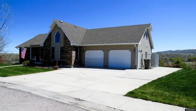 $585,000 | 824 Vance Drive, Lander, WY 82520