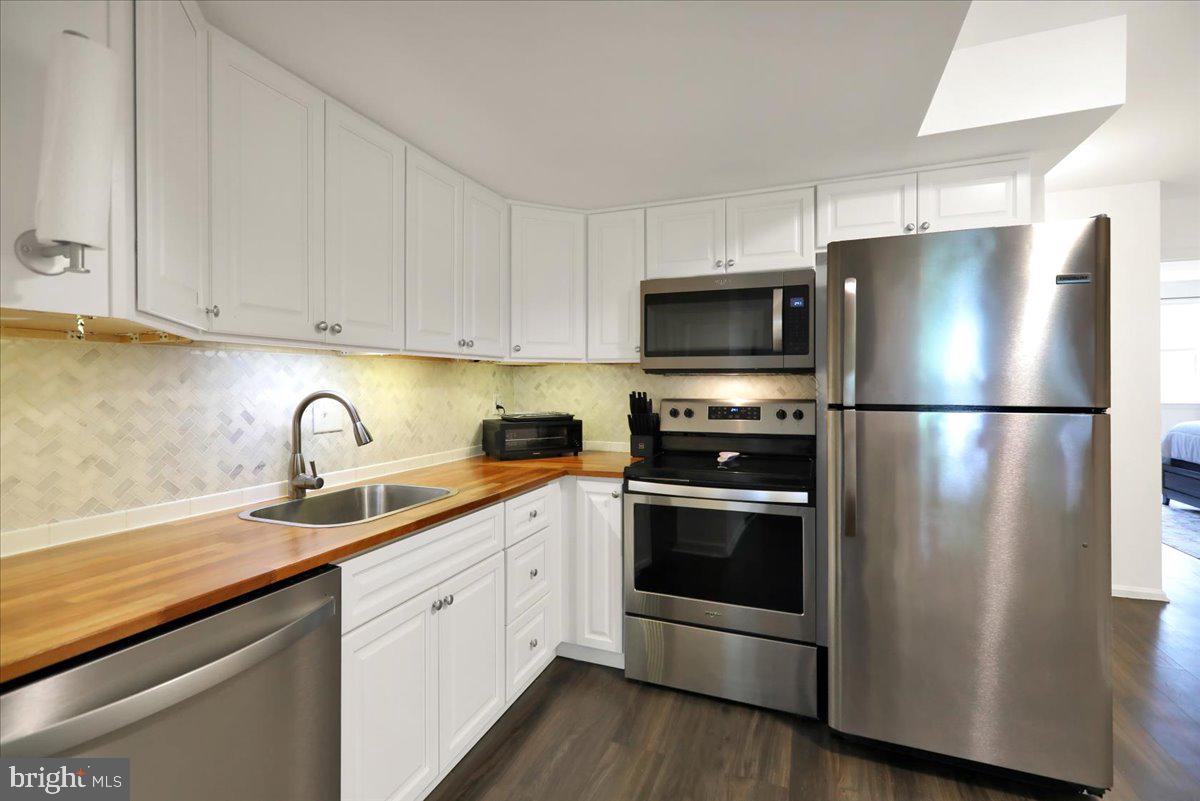 9 A Fairway Road Reading, PA 19607 - Photo 8 of 22 a kitchen with stainless steel appliances granite countertop a refrigerator sink and stove