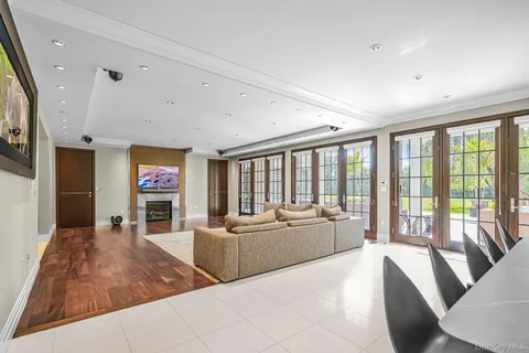 $5,295,000 | 5 Farmwoods Lane, Glen Head, NY 11545