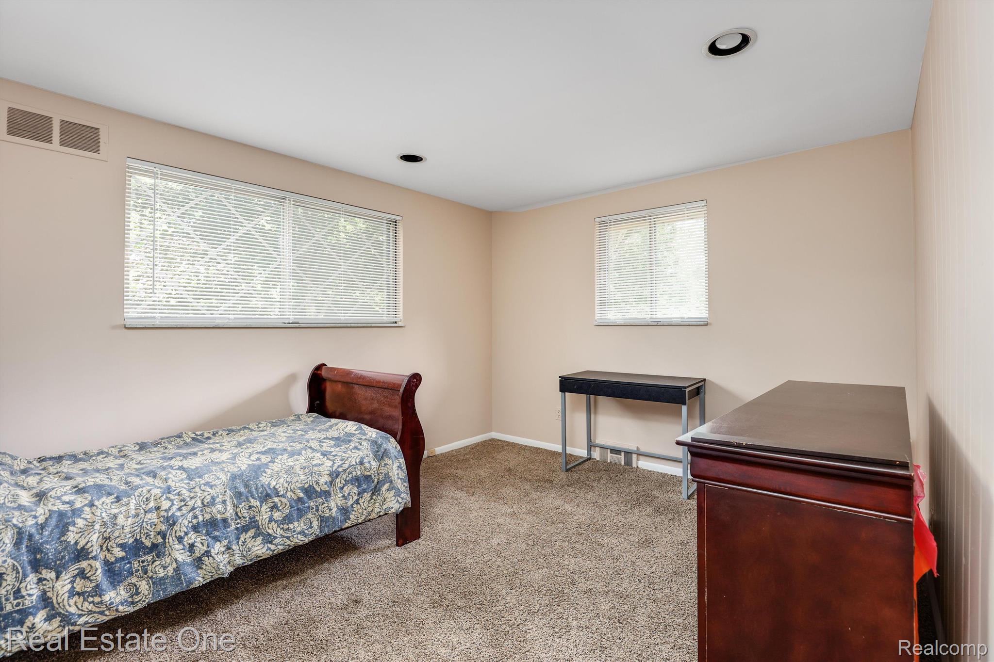 4153 Stoddard Road West Bloomfield, MI 48323 - Photo 36 of 46 Gallery Image 36