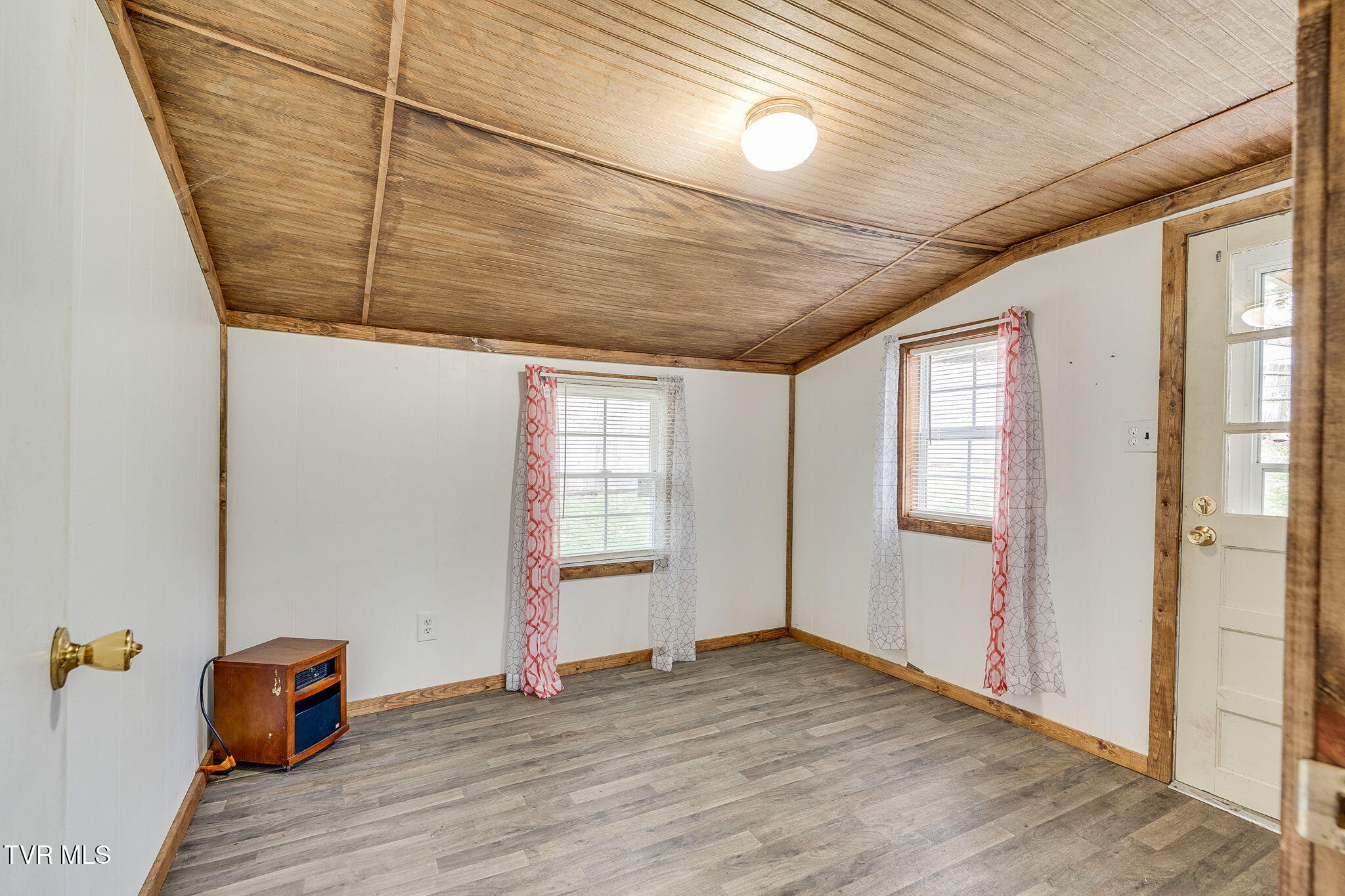 121 Coleman Road Hampton, TN 37658 - Photo 11 of 37 011