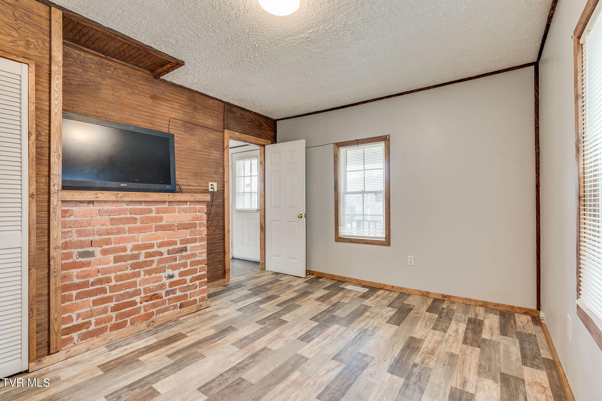 121 Coleman Road Hampton, TN 37658 - Photo 16 of 37 016