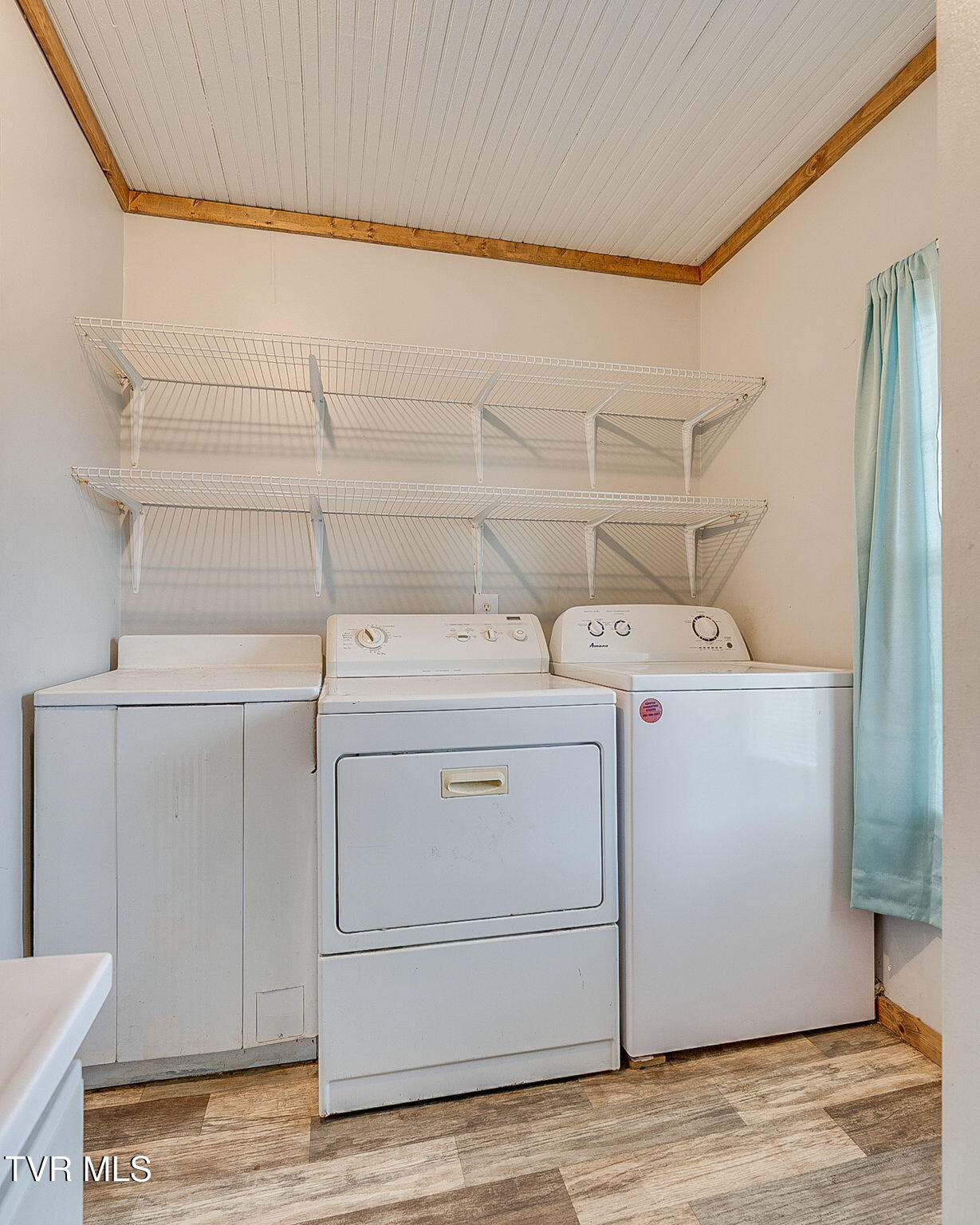 121 Coleman Road Hampton, TN 37658 - Photo 18 of 37 018