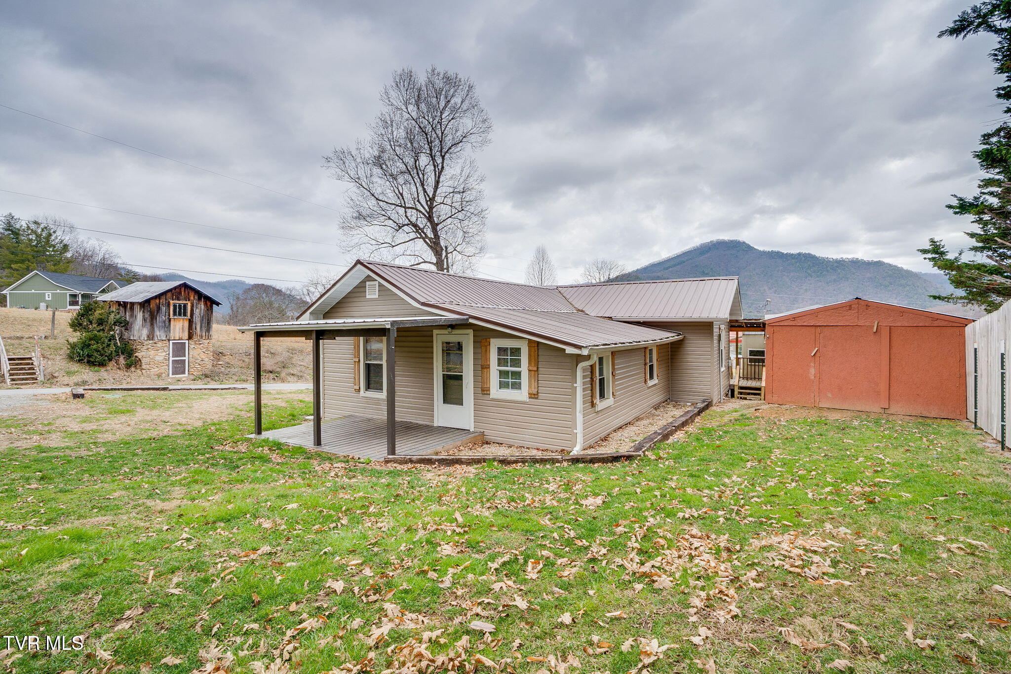 121 Coleman Road Hampton, TN 37658 - Photo 20 of 37 020