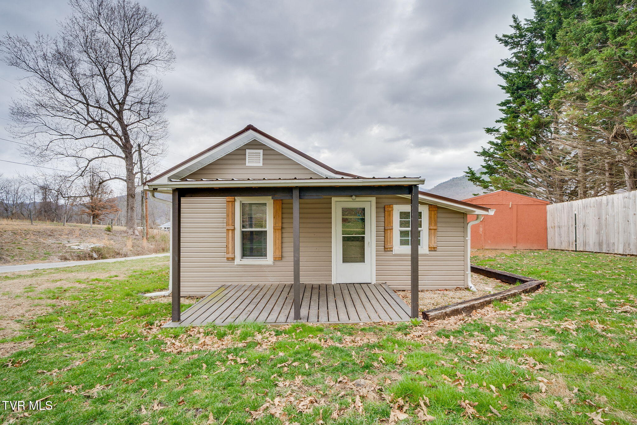 121 Coleman Road Hampton, TN 37658 - Photo 21 of 37 021