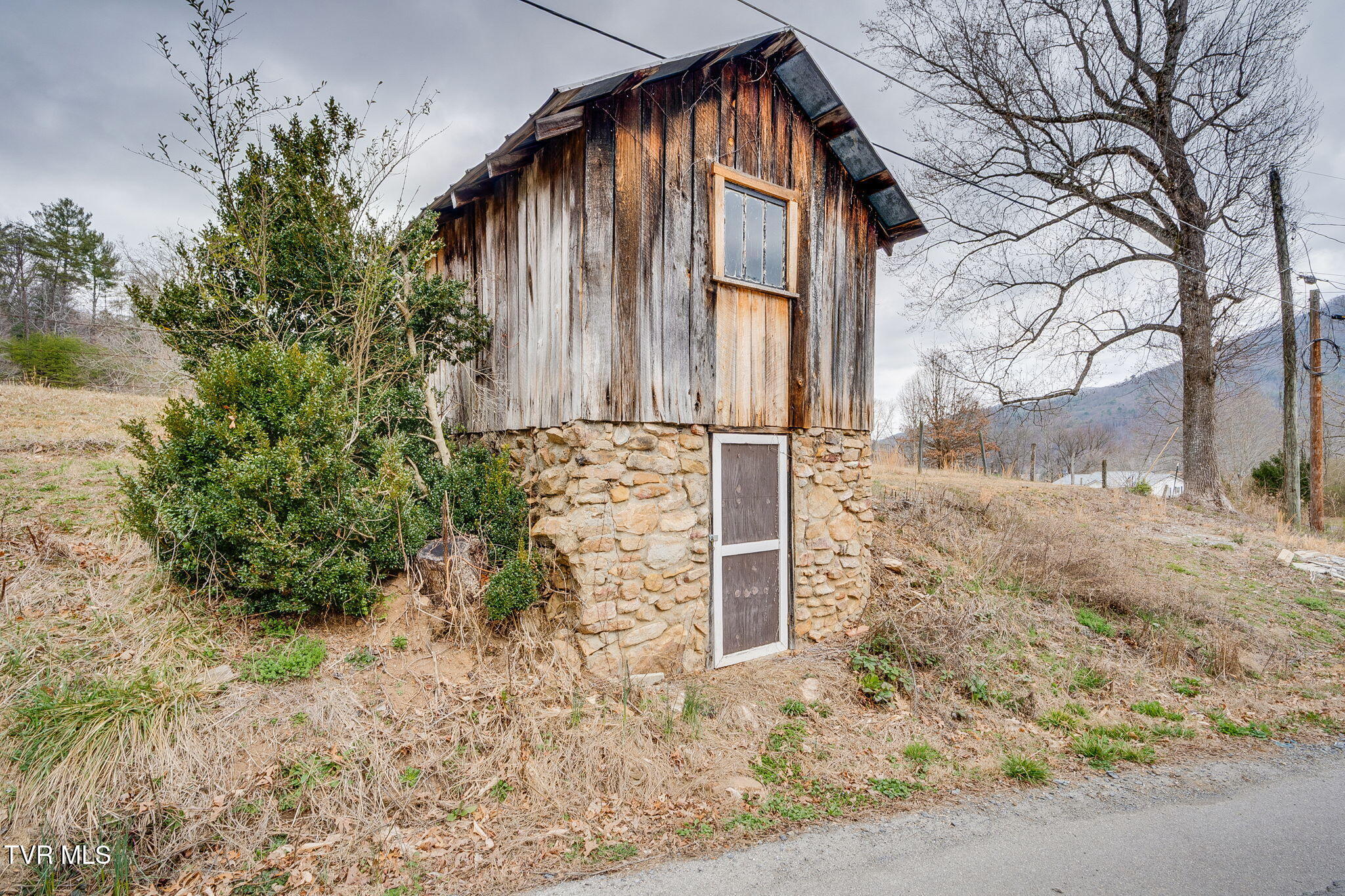 121 Coleman Road Hampton, TN 37658 - Photo 28 of 37 028