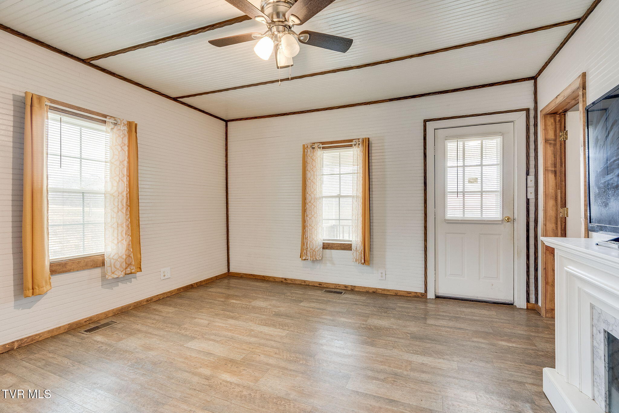 121 Coleman Road Hampton, TN 37658 - Photo 6 of 37 006