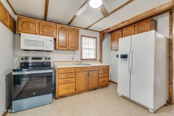 $199,500 | 121 Coleman Road, Hampton, TN 37658