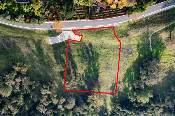 a view of a outdoor space