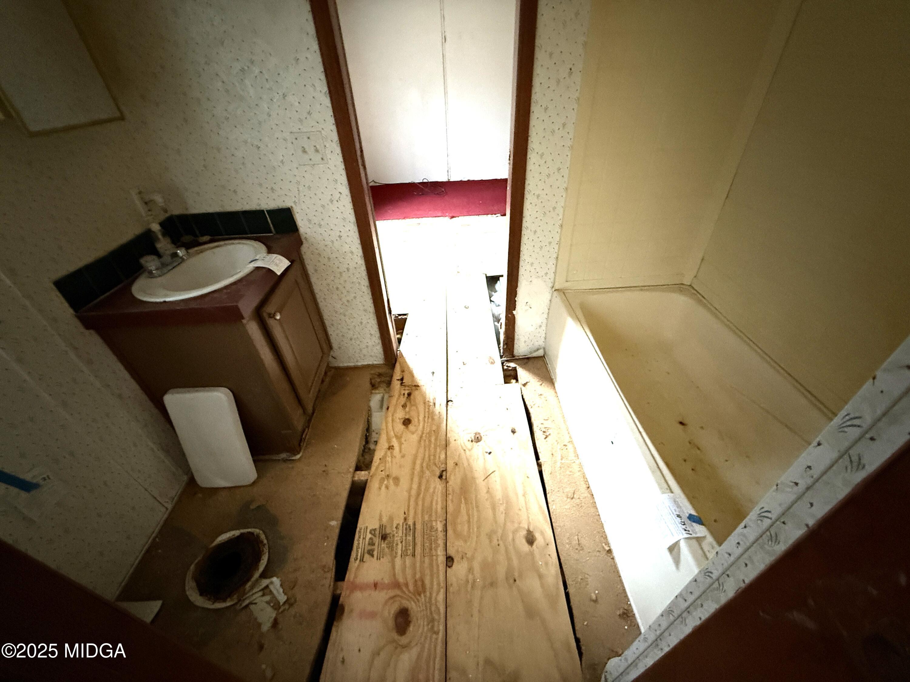 108 D C Hardie Road Gordon, GA 31031 - Photo 12 of 15 Bathroom 3