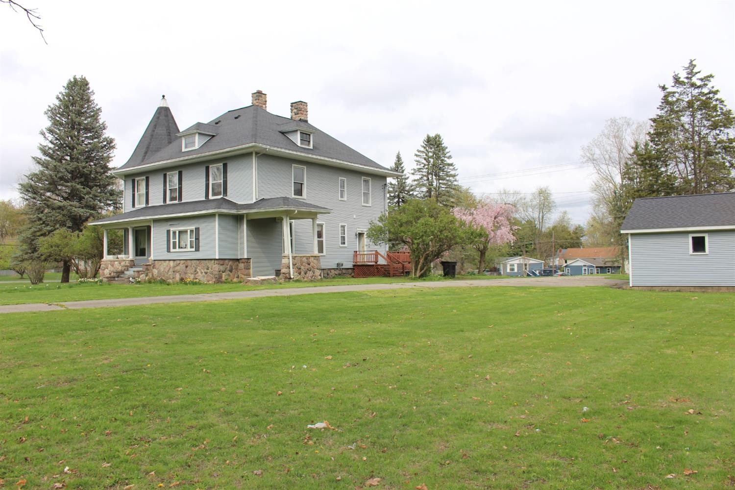 207 Robinson Road Jackson, MI 49203 - Photo 2 of 58 Photo 2