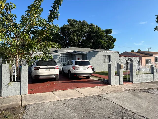 a car parked in front of white house