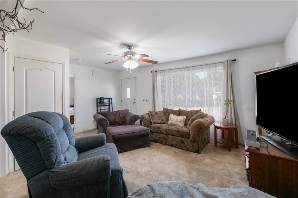 25 Ridgefield Drive Nashua, NH 03062 - Photo 5 of 29