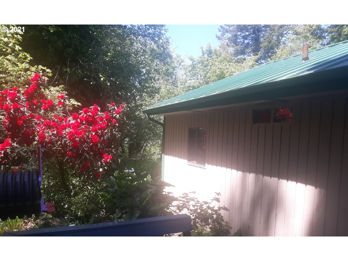 30312 Hummingbird Hill Road Gold Beach, OR 97444 - Photo 11 of 27