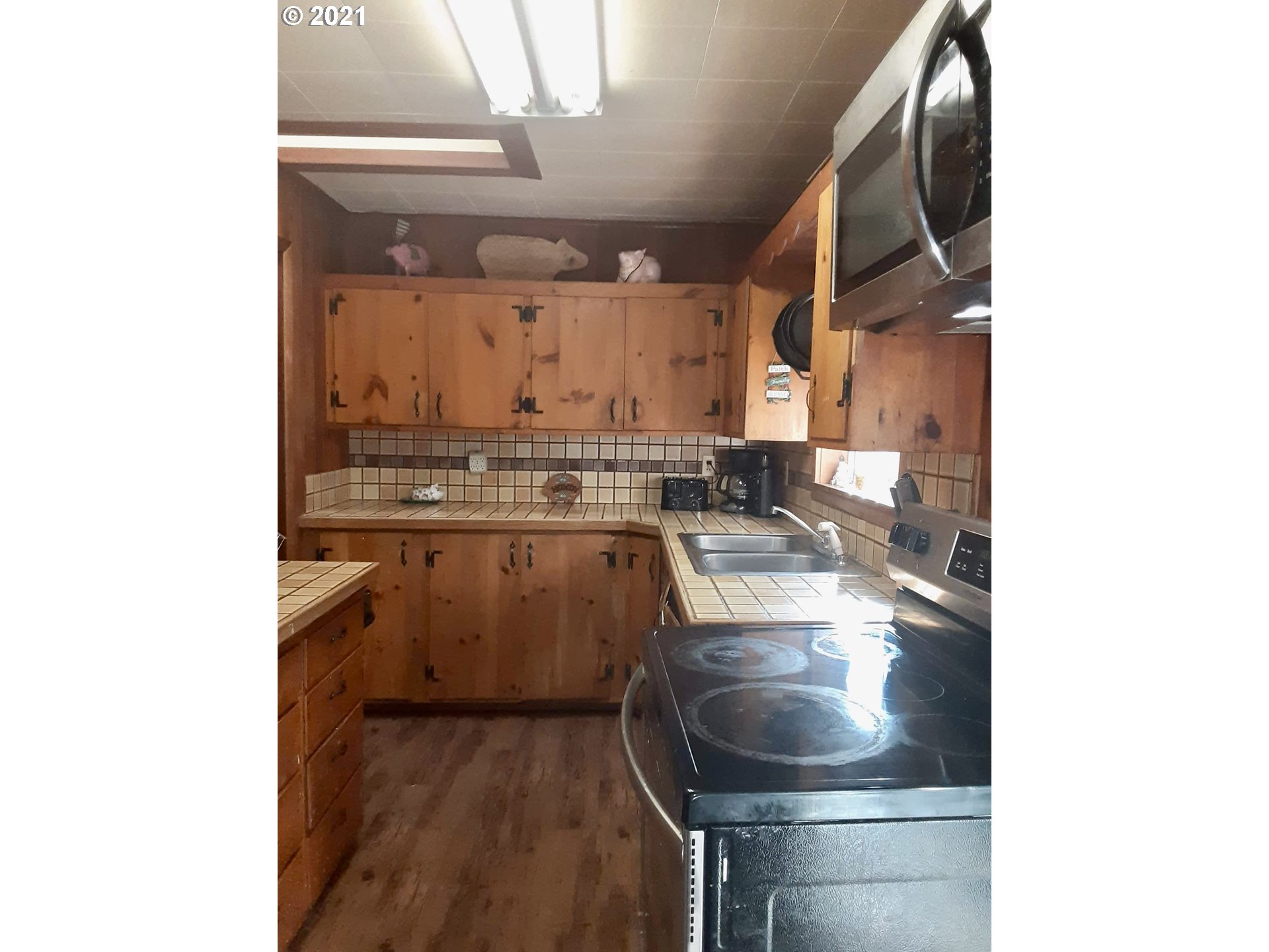 30312 Hummingbird Hill Road Gold Beach, OR 97444 - Photo 3 of 27