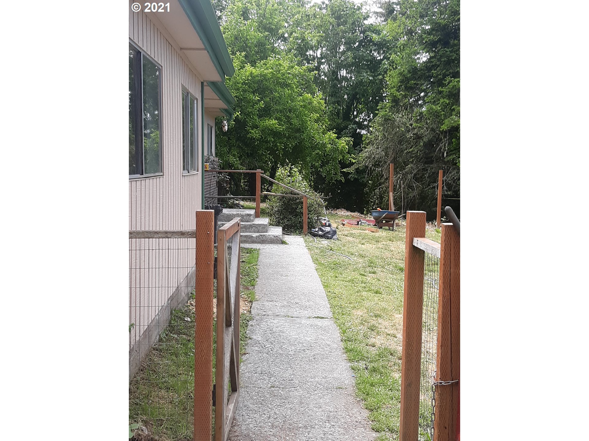 30312 Hummingbird Hill Road Gold Beach, OR 97444 - Photo 22 of 27