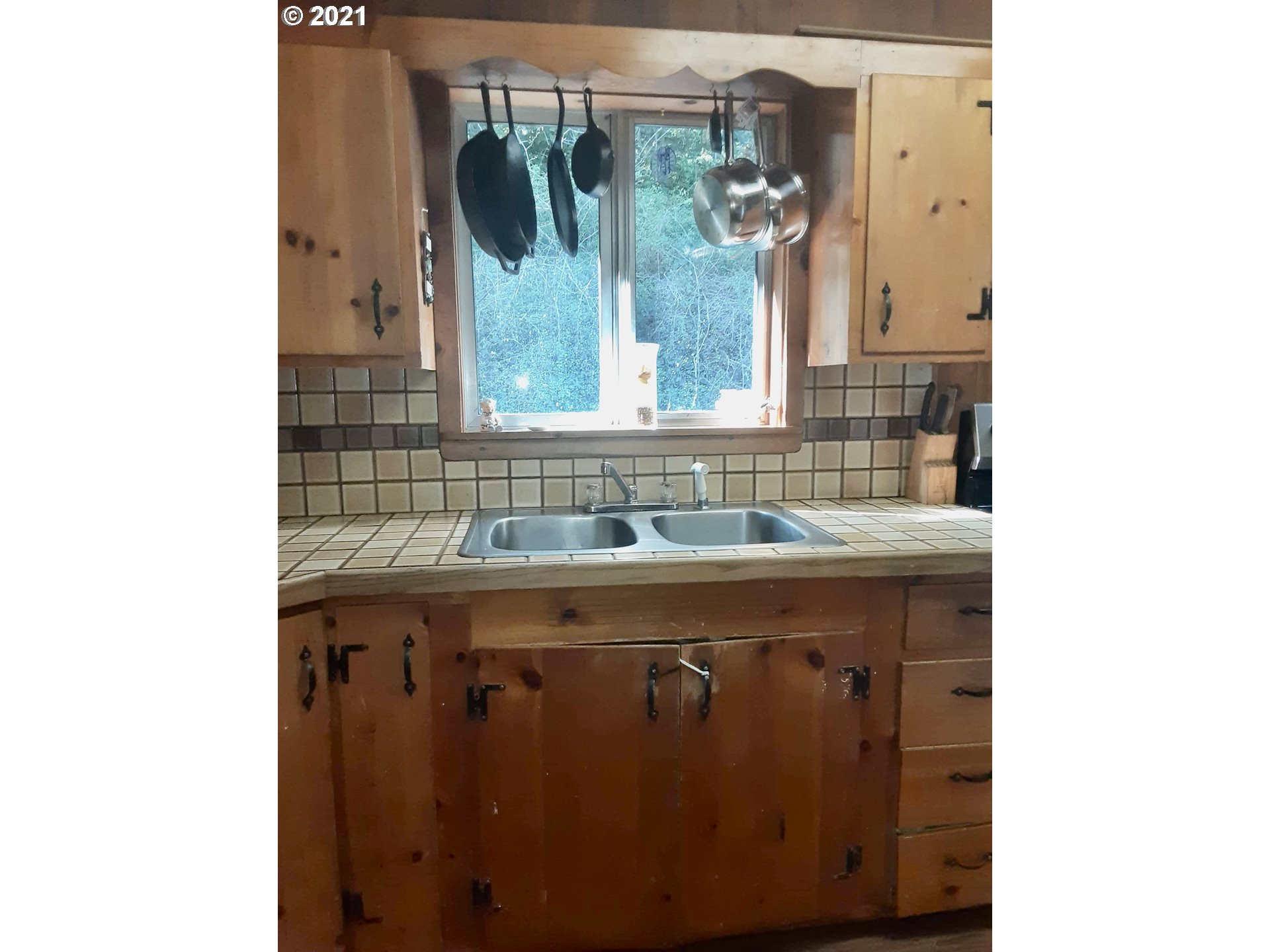 30312 Hummingbird Hill Road Gold Beach, OR 97444 - Photo 4 of 27