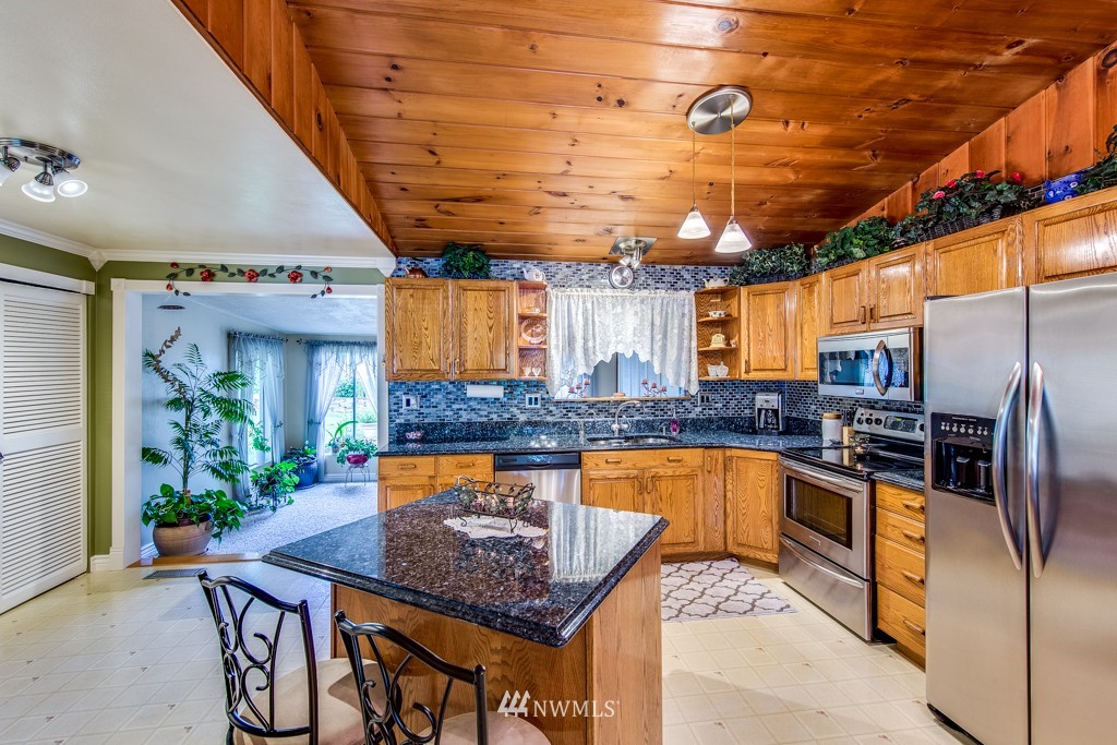 3510 Rasmussen Lane Bremerton, WA 98310 - Photo 4 of 25 Gallery Image 4